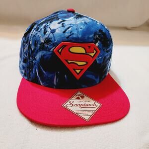 Snapback Superman red and blue graphic hat